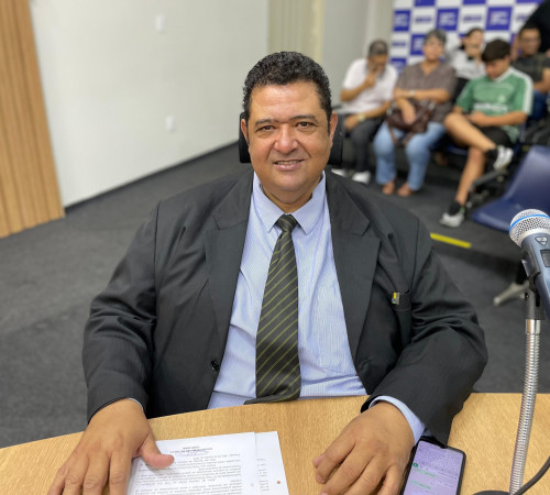 Mauro Sampaio prop&otilde;e "Creche do Idoso" e abono natalino para servidores municipais