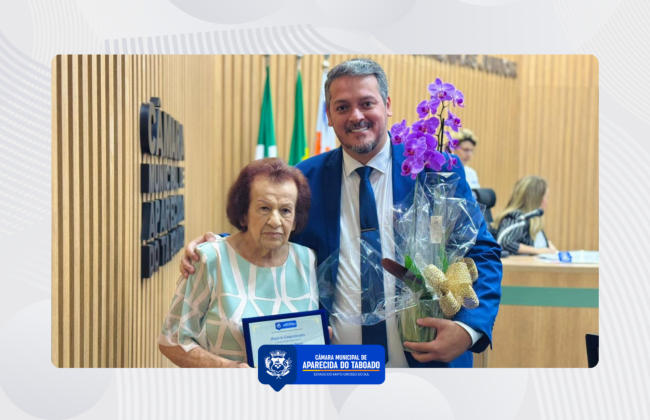 Legislativo Municipal homenageia a senhora Ad&eacute;lia Samara de Almeida