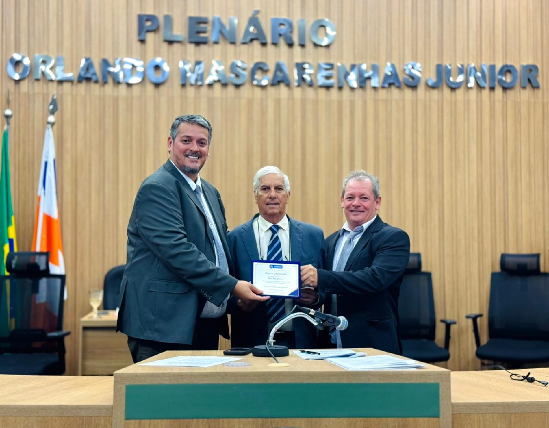Andr&eacute; Alves Ferreira recebe Mo&ccedil;&atilde;o de Congratula&ccedil;&otilde;es do Legislativo Municipal