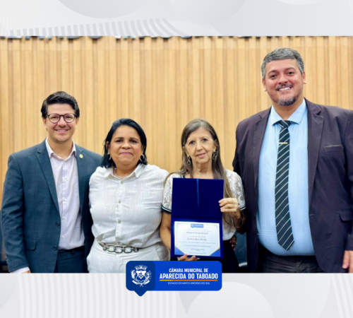 Patricia da Sa&uacute;de homenageia educadora &ldquo;Tia T&eacute;ia&rdquo; por trajet&oacute;ria exemplar na educa&ccedil;&atilde;o
